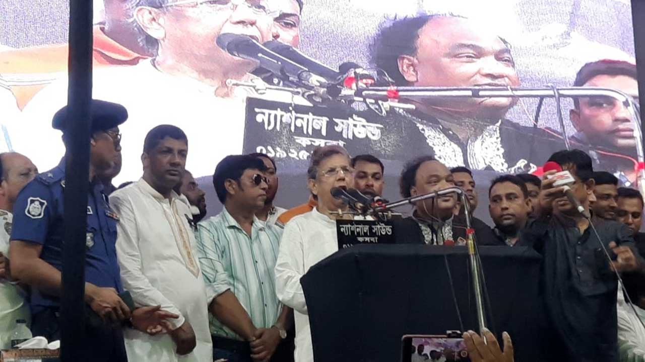 জাতীয় শোক দিবস উপলক্ষে আলোচনাসভায় বক্তব্য দিয়েছেন আইনমন্ত্রী আনিসুল হক। ছবি : কালবেলা