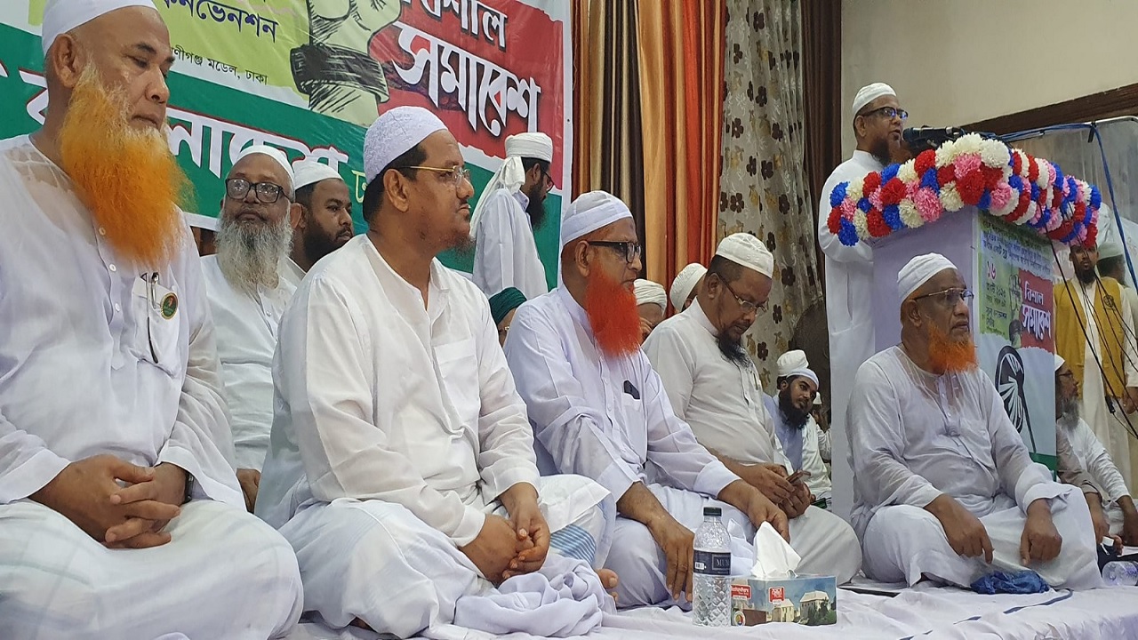 জাতীয় সরকারের অধীনে সুষ্ঠু নিরপেক্ষ জাতীয় নির্বাচনের দাবিতে অনুষ্ঠিত সমাবেশে কথা বলেন ইসলামী আন্দোলন বাংলাদেশের আমীর মুফতী সৈয়দ মুহাম্মদ রেজাউল করীম। ছবি : কালবেলা