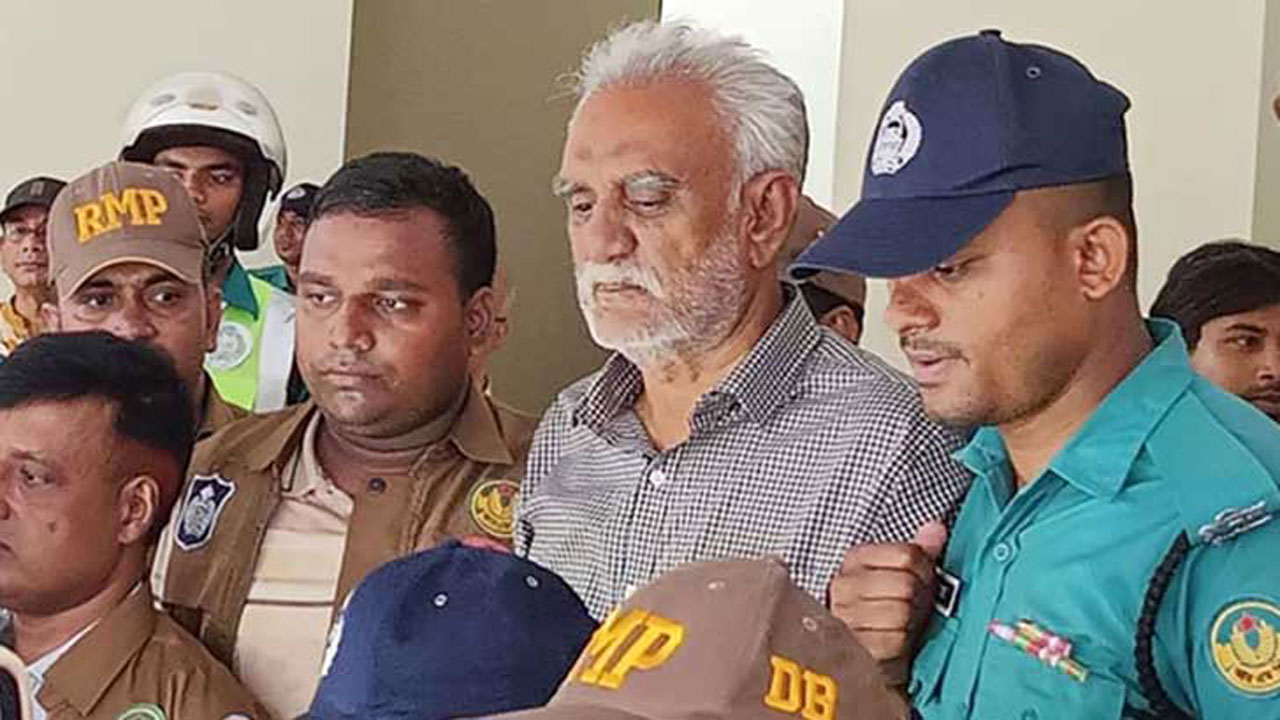 আদালতে বিএনপি নেতা আবু সাইদ চাঁদ।