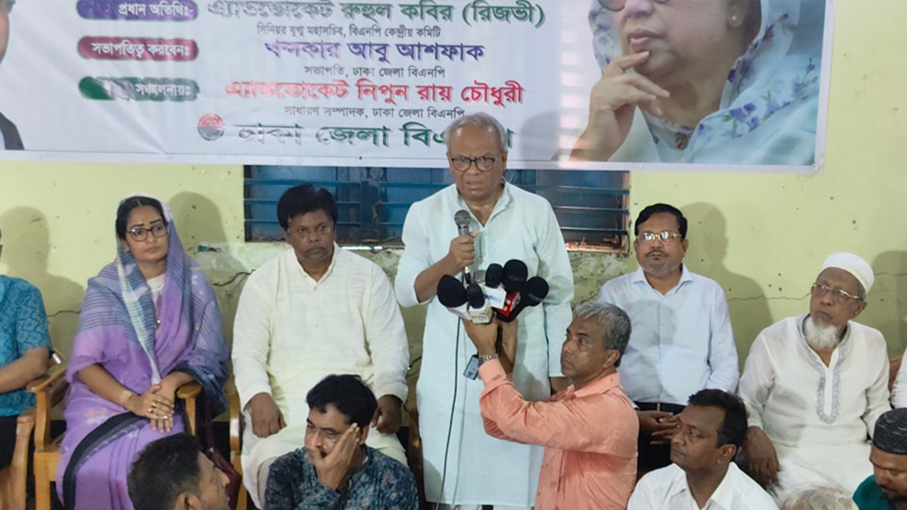 বিএনপি আয়োজিত মিলাদ ও দোয়া মাহফিলে রিজভী। ছবি : কালবেলা