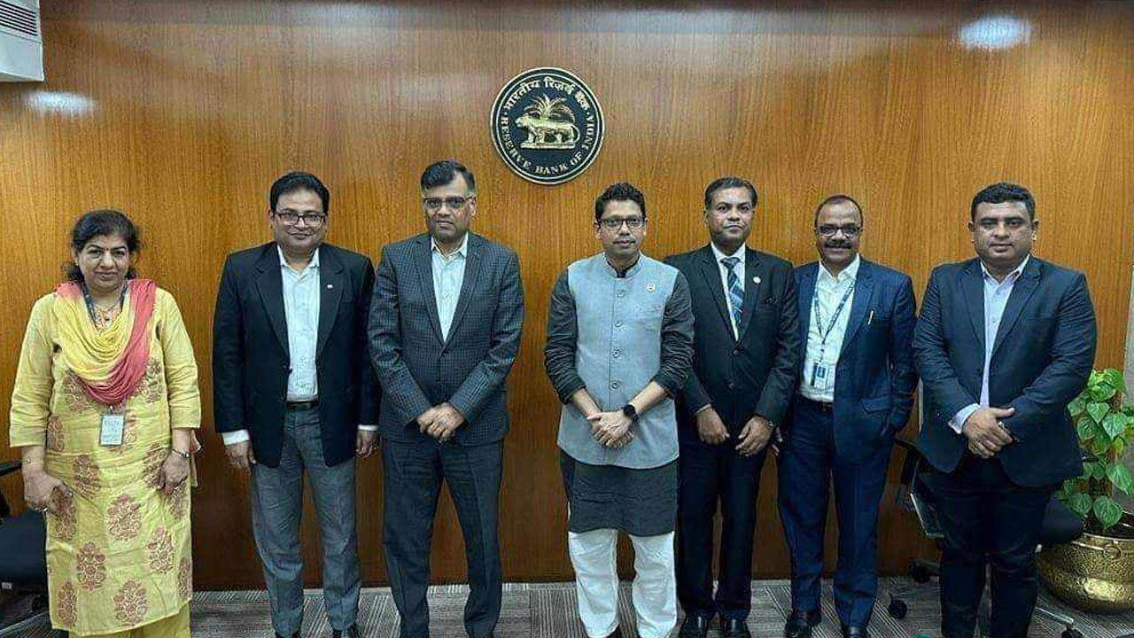 আইসিটি প্রতিমন্ত্রী জুনাইদ আহমেদ পলকের সঙ্গে রিজার্ভ ব্যাংক অব ইন্ডিয়ার ডেপুটি গভর্নরের বৈঠক। ছবি : কালবেলা