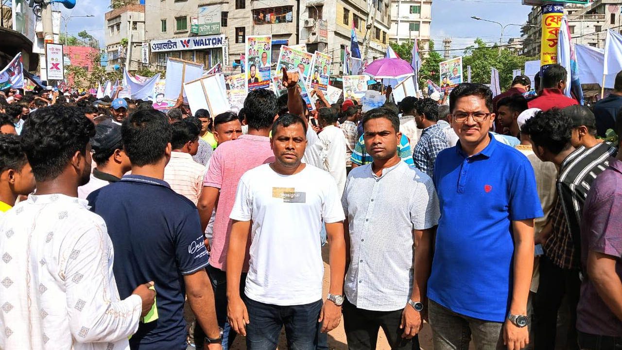 ঢাকা মহানগর দক্ষিণ বিএনপির উদ্যোগে গণমিছিলে দয়াগঞ্জ মোড় ও আশপাশে অসংখ্য নেতাকর্মীর ঢল। ছবি : কালবেলা