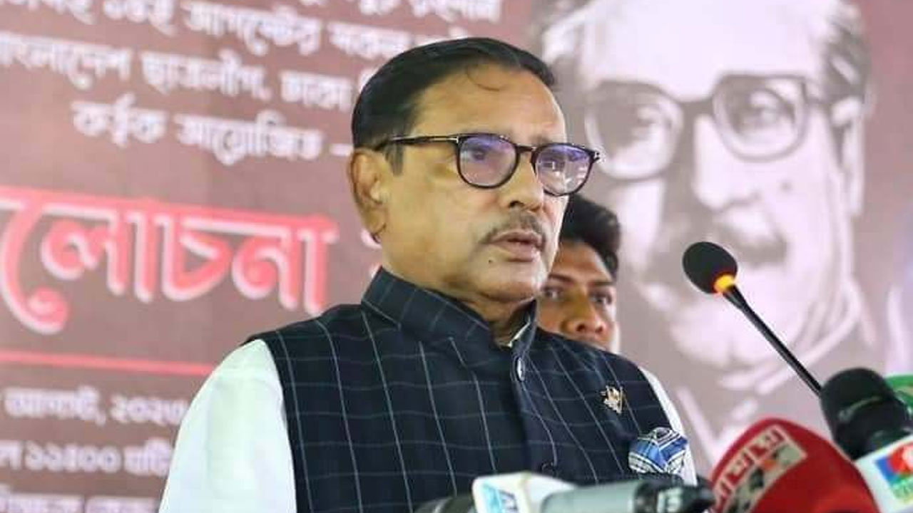 ঢাবির টিএসসিতে কথা বলছেন ওবায়দুল কাদের। ছবি : কালবেলা