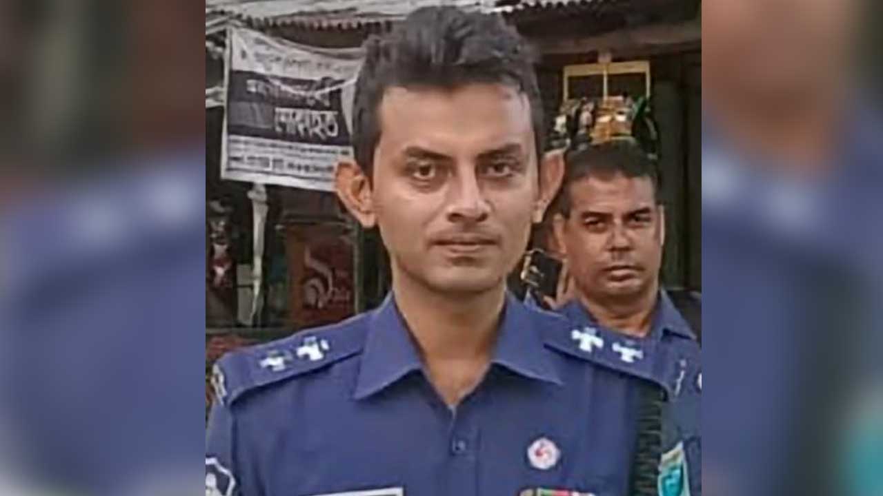 আহত পুলিশ সদস্য আদনান রহমান। ছবি : সংগৃহীত