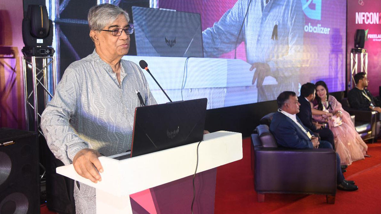 ন্যাশনাল ফ্রিল্যান্সার কনফারেন্সের উদ্বোধনকালে ডাক ও টেলিযোগাযোগমন্ত্রী মোস্তাফা জব্বার। ছবি : কালবেলা