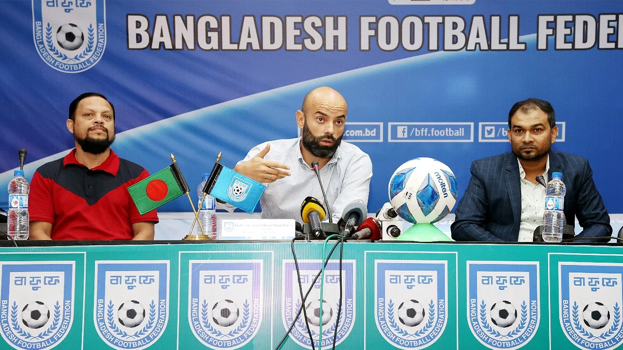 বাংলাদেশ ফুটবল দলের কোচ হাভিয়ের কাবরেরা। ছবি : সংগৃহীত