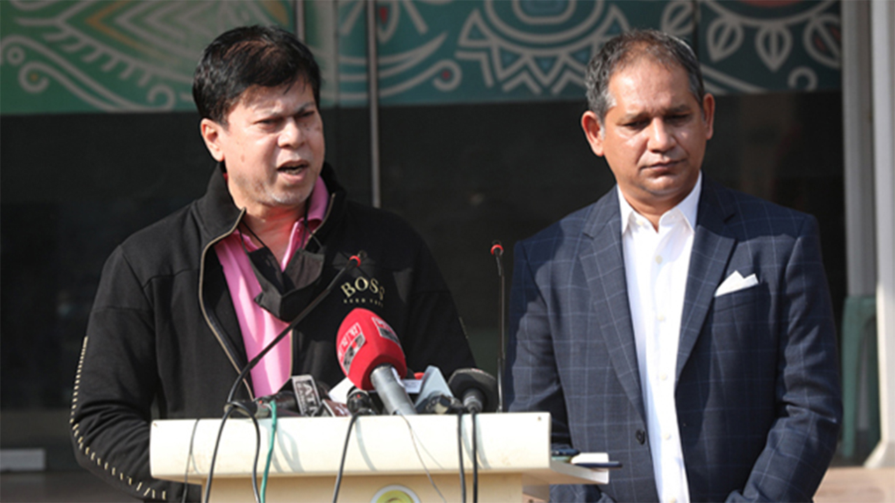 প্রধান নির্বাচক মিনহাজুল আবেদিন নান্নু (বাঁয়ে) এবং নির্বাচক প্যানেলের আরেক সদস্য হাবিবুল বাশার সুমন। ছবি : সংগৃহীত