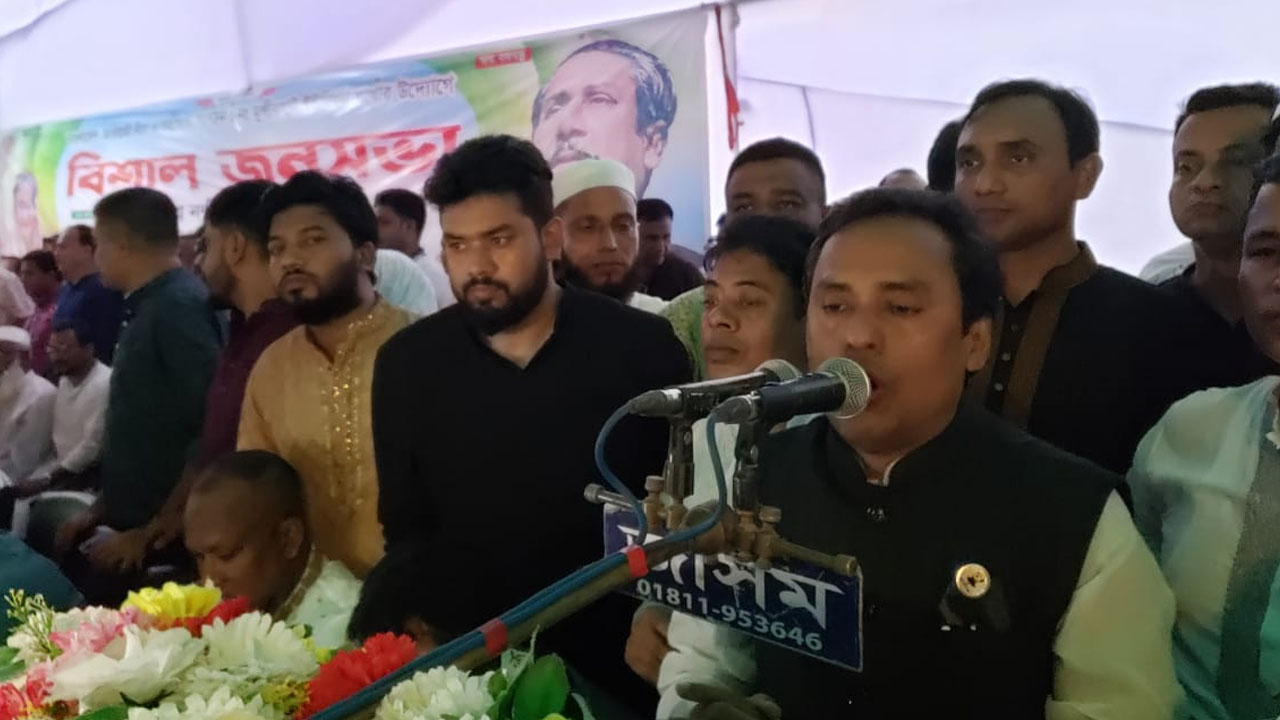 কুমিল্লার চৌদ্দগ্রামে আওয়ামী লীগ আয়োজিত জনসভায় দলটির সাংগঠনিক সম্পাদক সুজিত রায় নন্দী। ছবি : কালবেলা