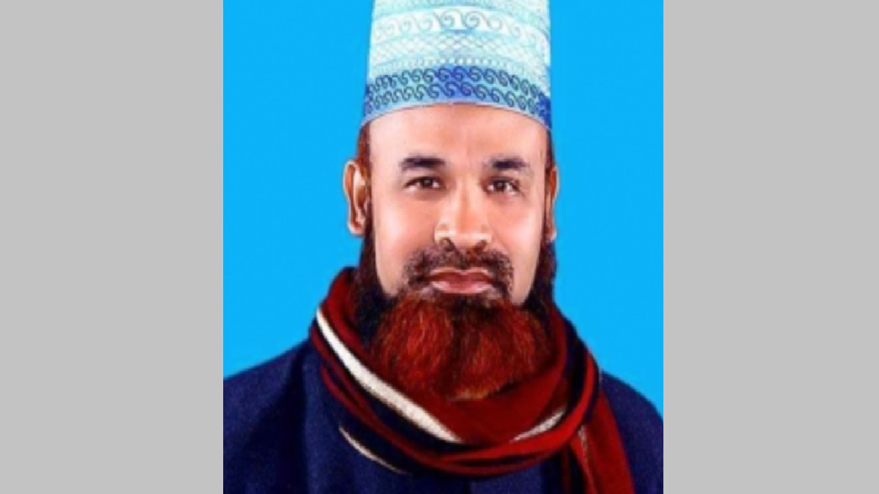 বালিয়াকান্দি পাইলট মডেল উচ্চ বিদ্যালয়ের ধর্মীয় শিক্ষক খোন্দকার মনির আযম মুন্নু। ছবি : সংগৃহীত
