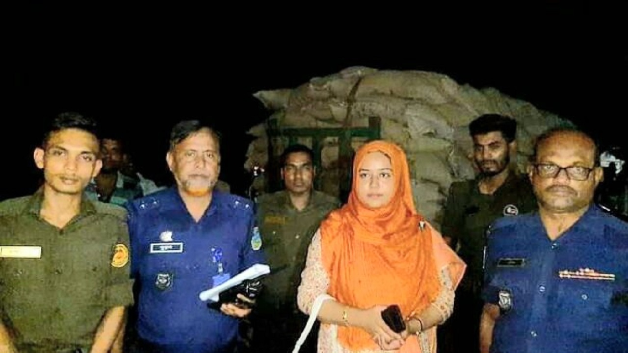গভীর রাতের অভিযানে নকলা ইউএনও সাদিয়া উম্মুল বানিন। ছবি : কালবেলা