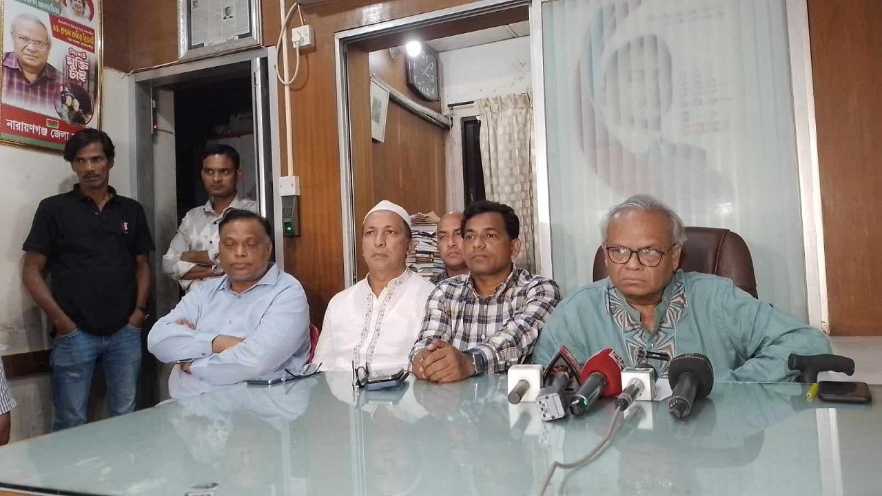 জরুরি সংবাদ সম্মেলনে কথা বলছেন বিএনপির সিনিয়র যুগ্ম মহাসচিব রুহুল কবির রিজভী। ছবি : কালবেলা