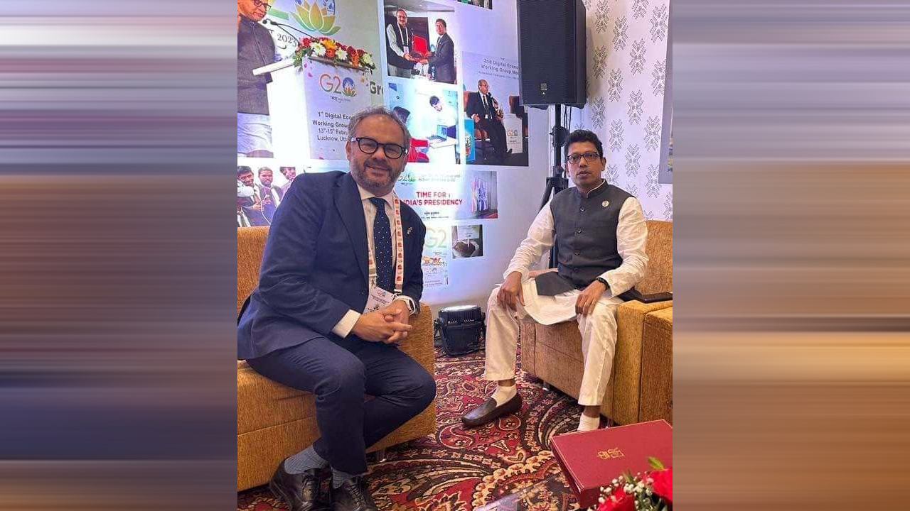 যুক্তরাজ্যের বিজ্ঞান, উদ্ভাবন এবং প্রযুক্তি প্রতিমন্ত্রী পল স্কুলির সঙ্গে সাক্ষাৎ করেন আইসিটি প্রতিমন্ত্রী জুনাইদ আহমেদ পলক। ছবি : সৌজন্য 