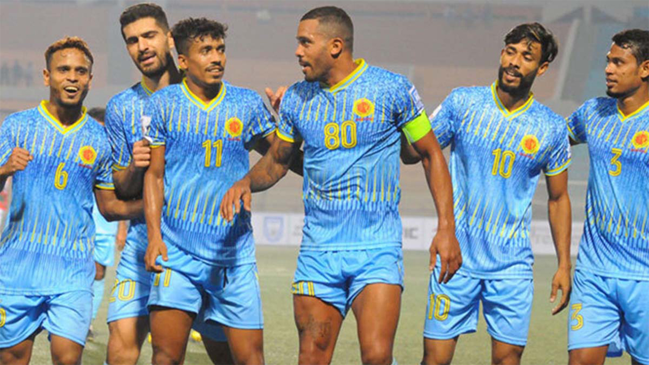 ঢাকা আবাহনী লিমিটেডের ফুটবলাররা। ছবি : সংগৃহীত