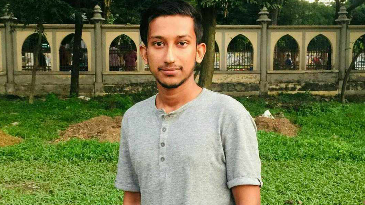 ঢাবি শিক্ষার্থী মঞ্জুরুল ইসলাম। ছবি : কালবেলা