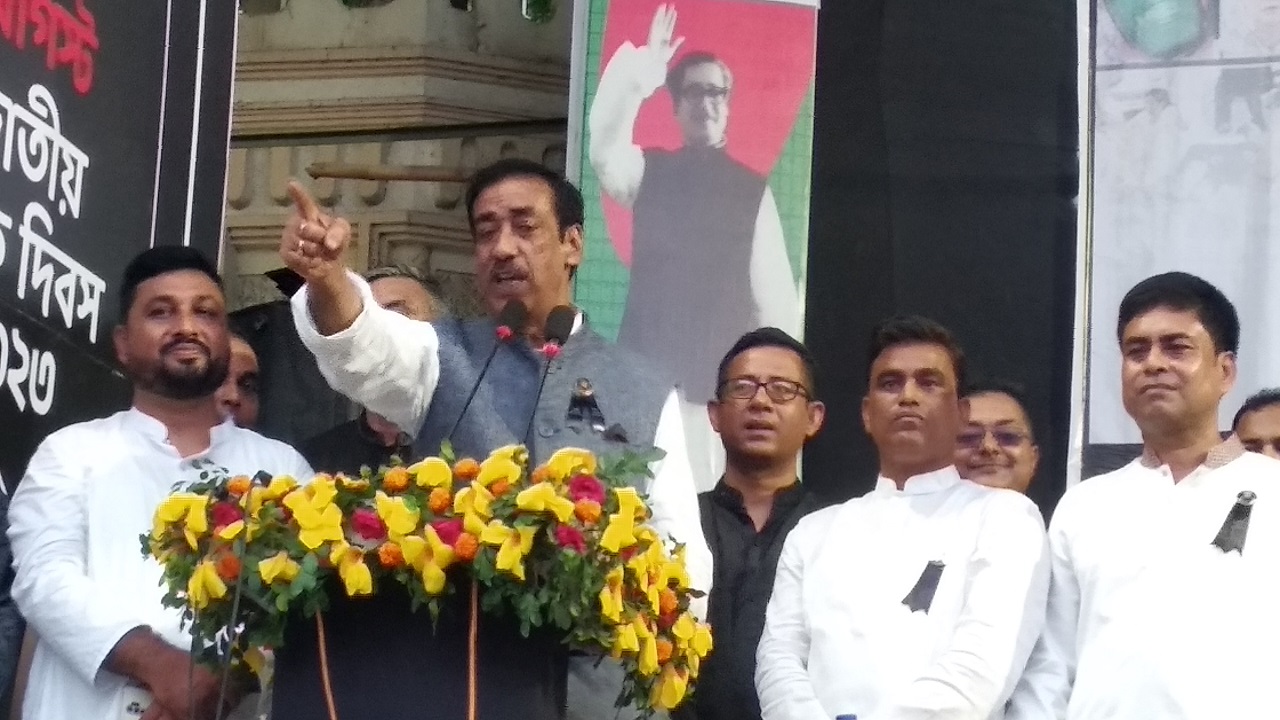 টাঙ্গাইলে বক্তব্য দিচ্ছেন নারায়ণগঞ্জ-৪ আসনের সংসদ সদস্য একেএম শামীম ওসমান। ছবি : কালবেলা