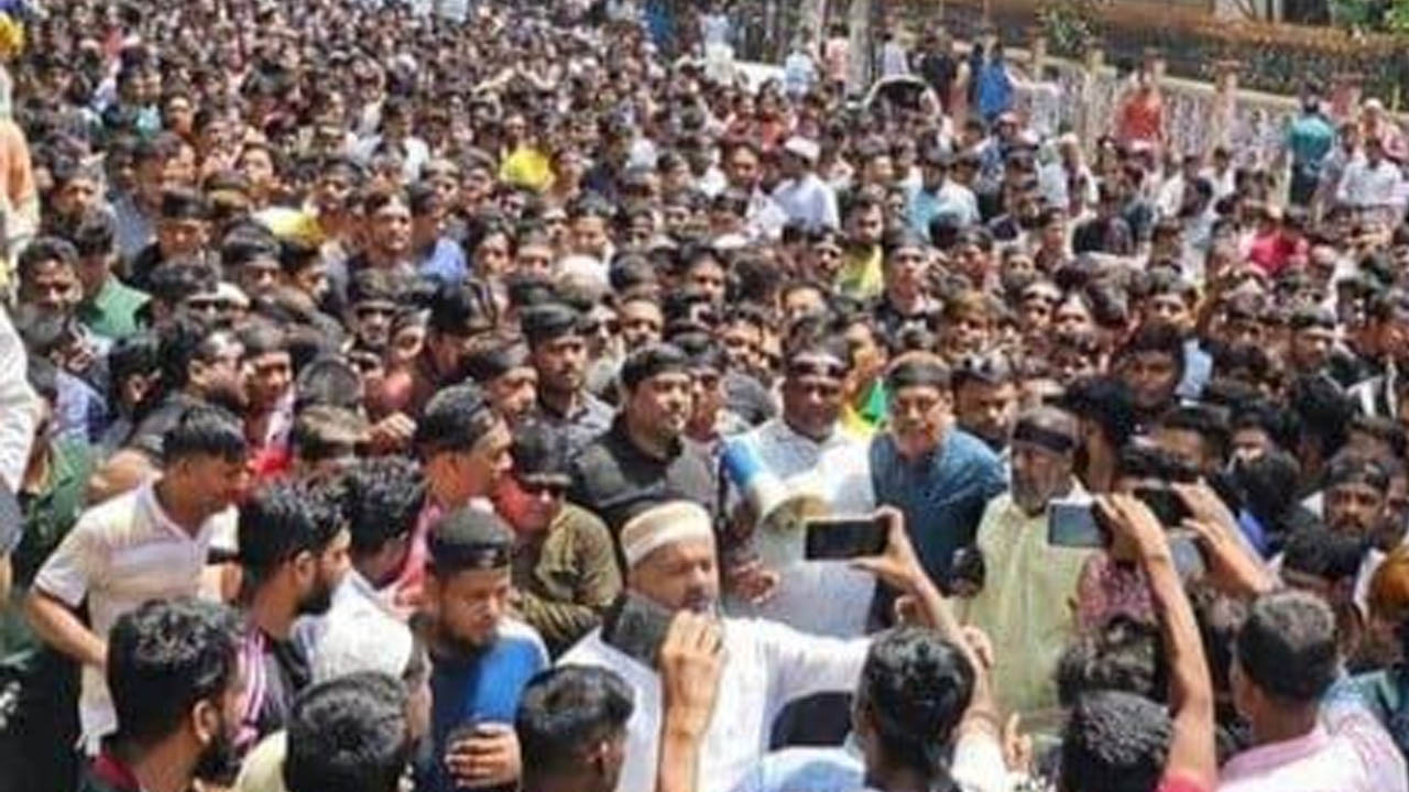 রাজধানীতে নেতাকর্মীদের নিয়ে বিশাল শোডাউন করেছেন যুবলীগ নেতা ইসমাইল চৌধুরী সম্রাট। ছবি : কালবেলা