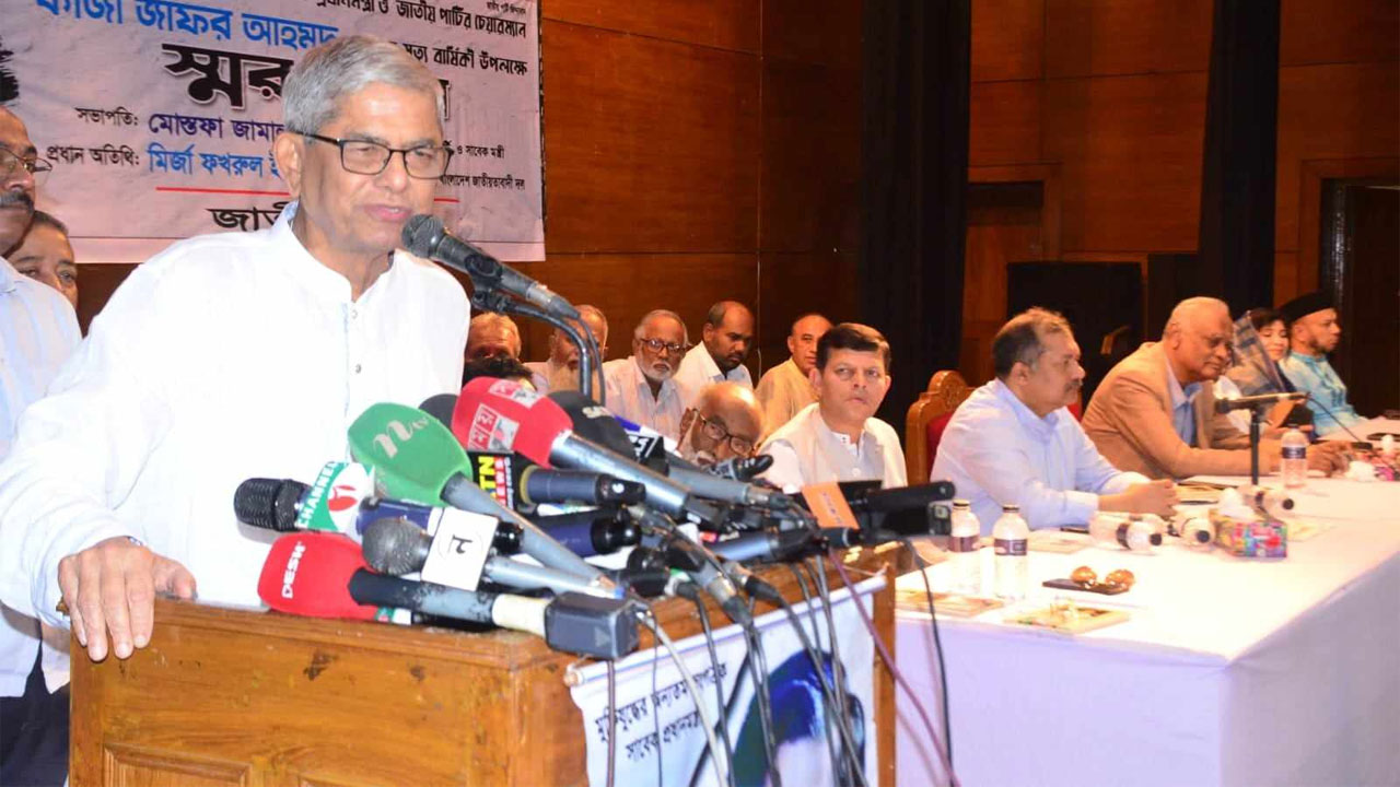 ডিপ্লোমা ইঞ্জিনিয়াস ইনস্টিটিউশনে কথা বলছেন বিএনপি মহাসচিব মির্জা ফখরুল ইসলাম আলমগীর। ছবি: কালবেলা