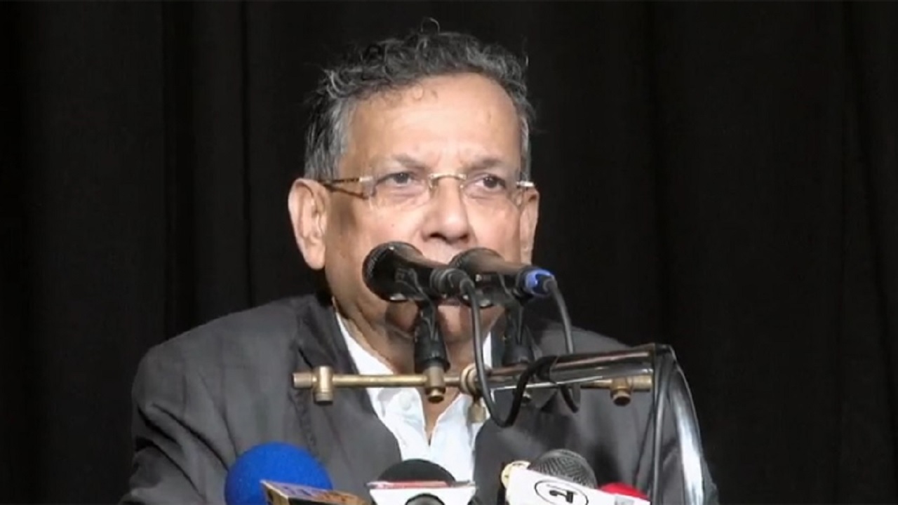 ঢাকা বিশ্ববিদ্যালয়ের টিএসসিতে ছাত্রলীগ আয়োজিত আলোচনা সভায় কথা বলেন আইনমন্ত্রী। ছবি : সংগৃহীত