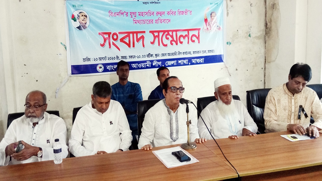সংবাদ সম্মেলনে বক্তব্য দিচ্ছেন মাগুরা-২ আসনের সংসদ সদস্য ড. বীরেন শিকদার। ছবি : কালবেলা