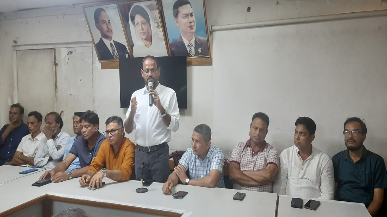 বুধবার নয়াপল্টনস্থ কেন্দ্রীয় কার্যালয়ে যুবদলের প্রস্তুতি সভায় বক্তব্য রাখছেন সুলতান সালাউদ্দিন টুকু। ছবি : কালবেলা
