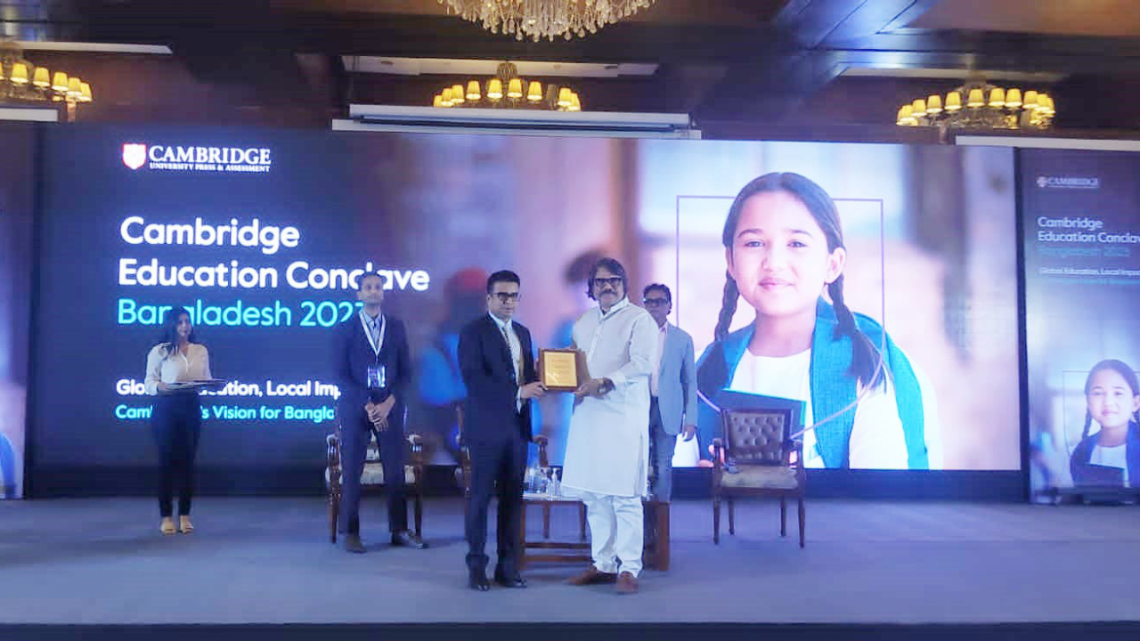 ক্যামব্রিজ বিশ্ববিদ্যালয় শিক্ষা সম্মেলনে রবীন্দ্র বিশ্ববিদ্যালয়ের উপাচার্য। ছবি : সৌজন্য