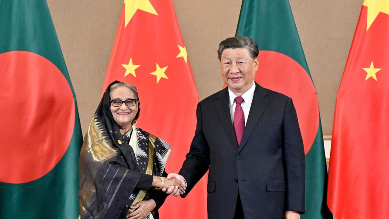 চীনের প্রেসিডেন্টের সঙ্গে বৈঠকে প্রধানমন্ত্রী শেখ হাসিনা। ছবি: সিনহুয়া