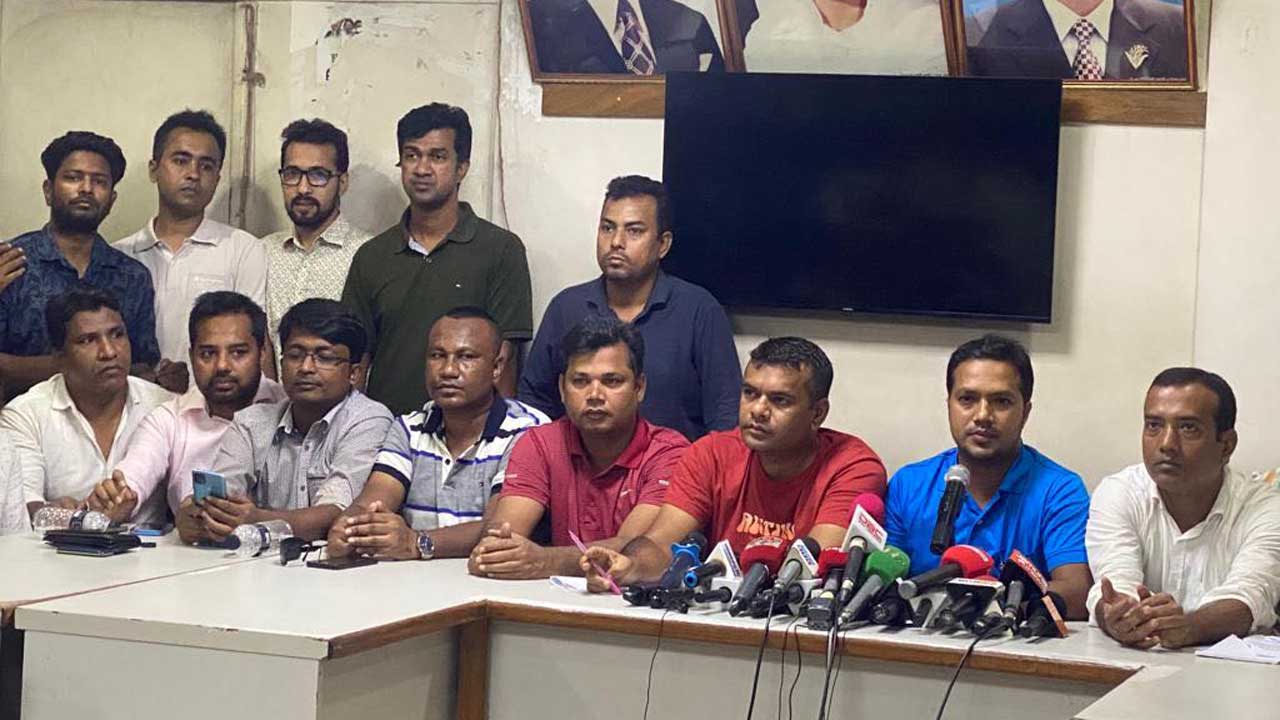 বিএনপির কেন্দ্রীয় কার্যালয়ে সংবাদ সম্মেলনে ছাত্রদলের নেতাকর্মীরা। ছবি : কালবেলা