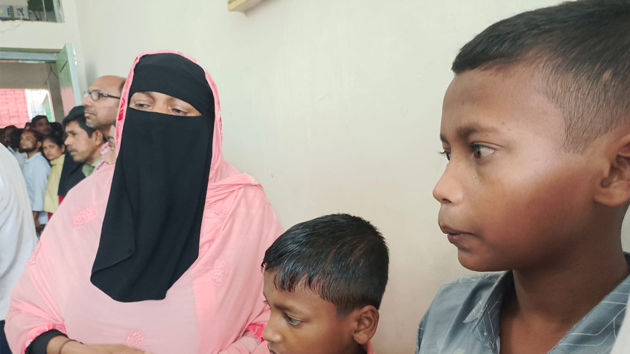 নরসিংদীতে বয়স বেশি দেখিয়ে মামলার আসামি করা হলো ২ শিশুকে।  ছবি : কালবেলা