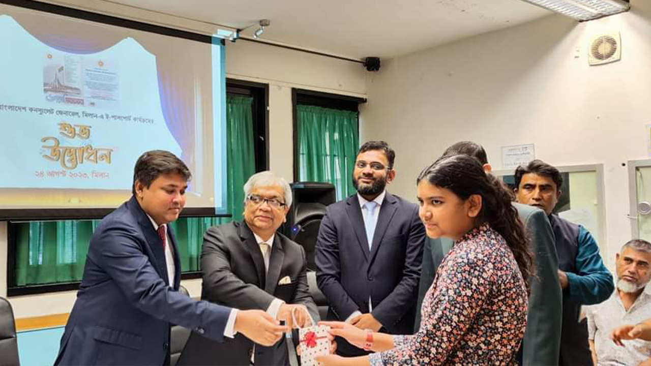 মিলান কনস্যুলেটে ই-পাসপোর্ট সেবার আনুষ্ঠানিক উদ্বোধন। ছবি : কালবেলা