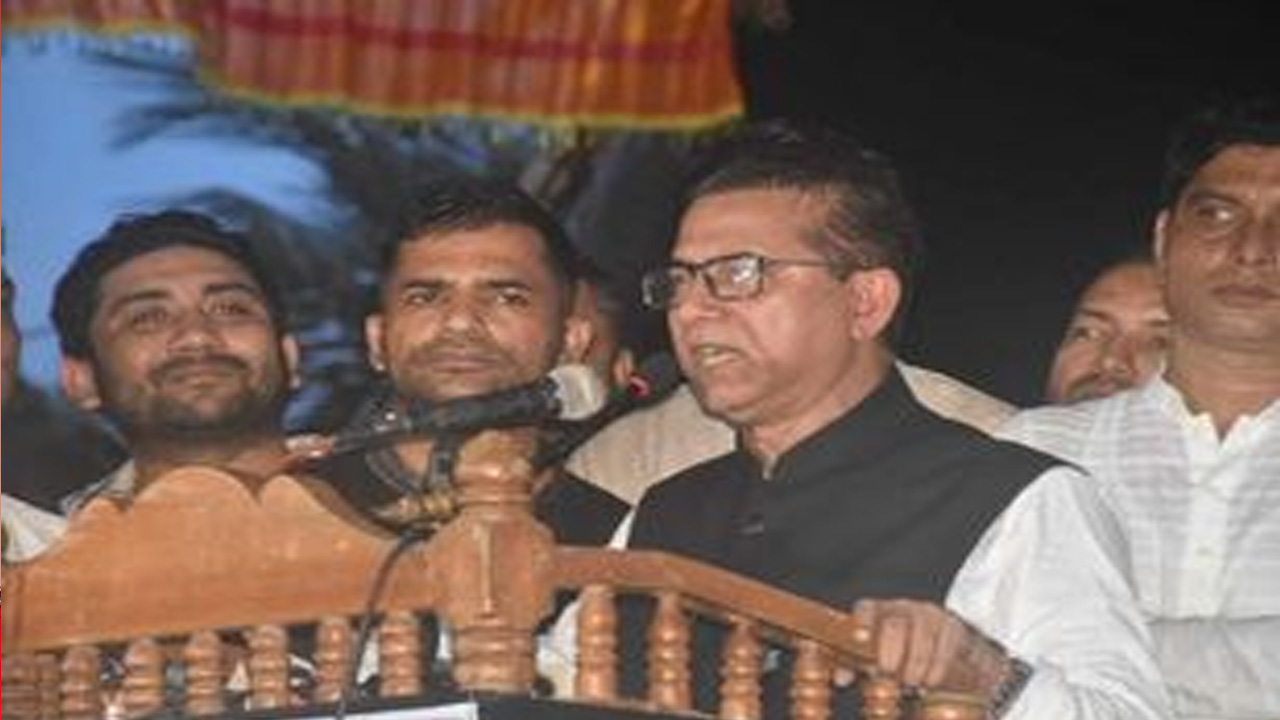 জাতীয় শোক দিবস উপলক্ষে সাতকানিয়া উপজেলা আওয়ামী লীগ আয়োজিত আলোচনা সভায় বক্তব্য রাখছেন আমিনুল ইসলাম আমিন। ছবি : কালবেলা