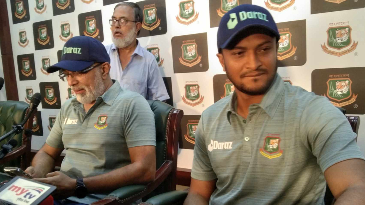সংবাদ সম্মেলনে কথা বলছেন সাকিব। ছবি : সংগৃহীত
