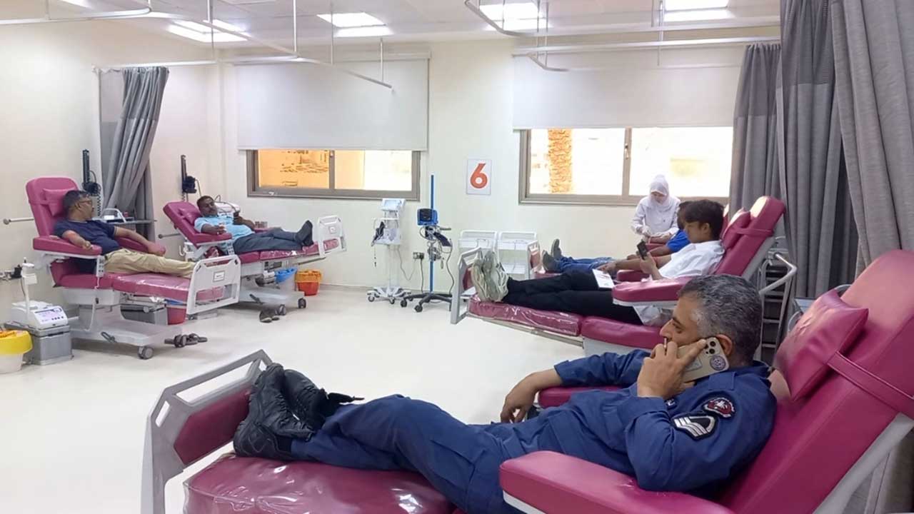 কুয়েতে প্রবাসী বাংলাদেশির স্বেচ্ছায় রক্তদান। ছবি : কালবেলা