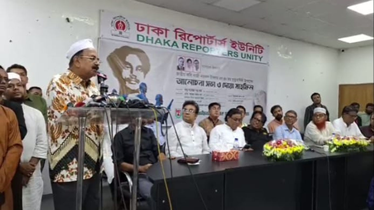 বক্তব্য রাখছেন বিএনপির স্থায়ী কমিটির সদস্য গয়েশ্বর চন্দ্র রায়। ছবি : সংগৃহীত