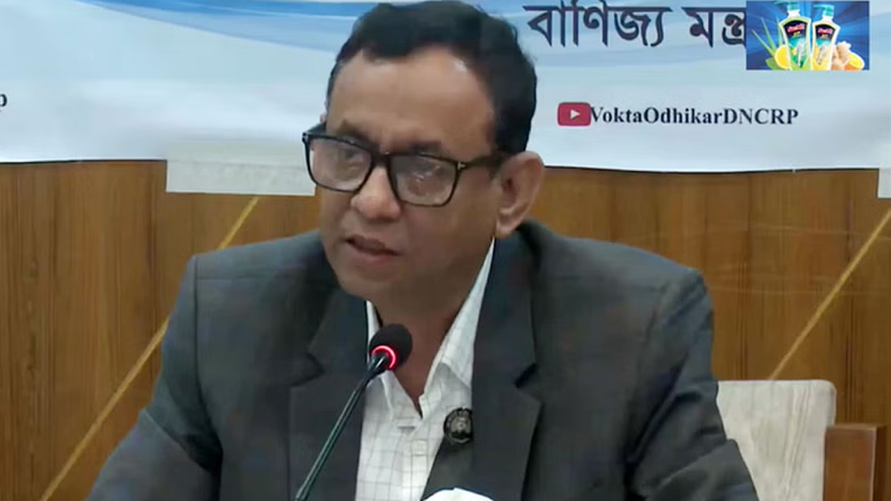 পাইকারি বিক্রেতাদের সঙ্গে মতবিনিময় সভায় অধিদপ্তরের মহাপরিচালক এএইচএম সফিকুজ্জামান। ছবি : সংগৃহীত