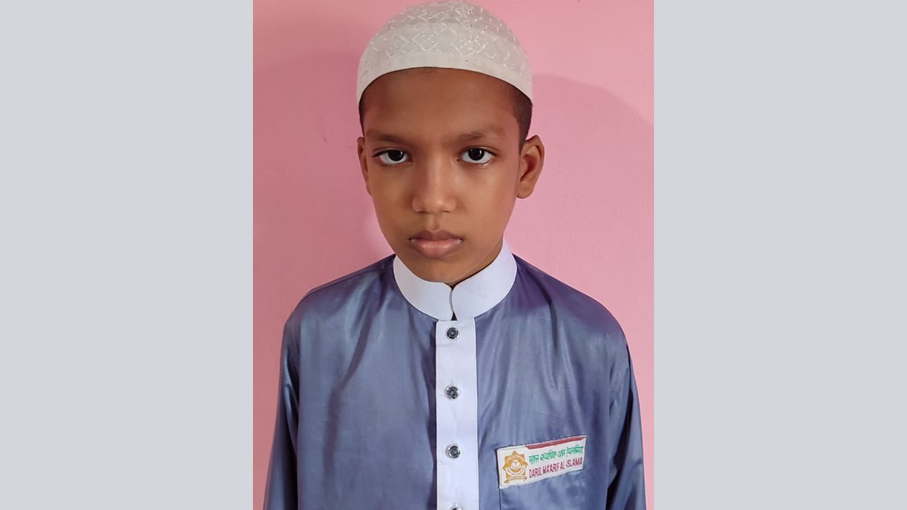 মাত্র আট মাসে কোরআনে হাফেজ শিশু আজমল হাসান রুহান। ছবি : কালবেলা