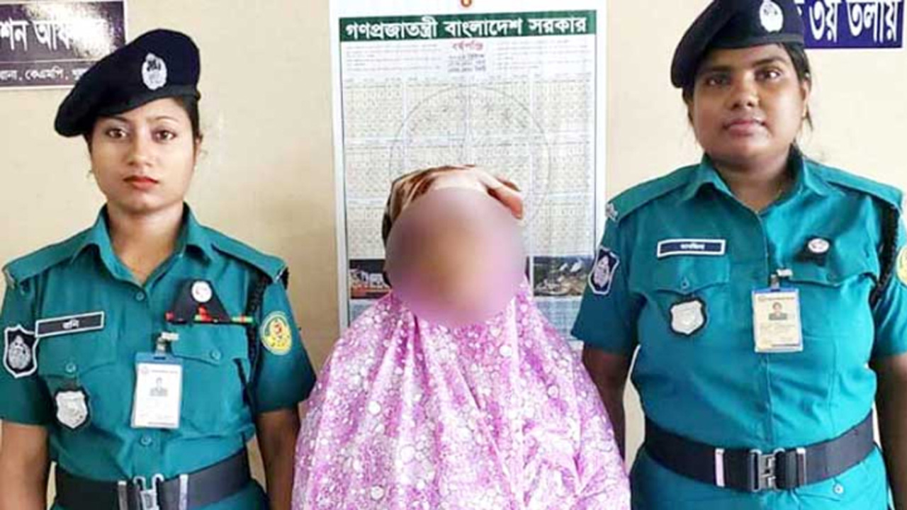 ফেসবুকে ছেলের স্ট্যাটাসকে কেন্দ্র করে খুলনায় গ্রেপ্তার হওয়া মা আনিছা সিদ্দিকা। ছবি : সংগৃহীত