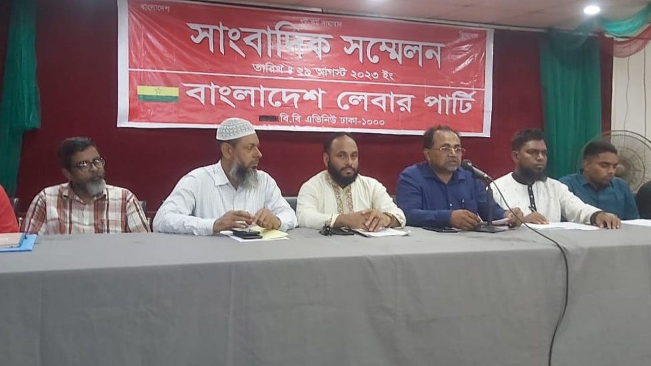 বাংলাদেশ শিশুকল্যাণ পরিষদ মিলনায়তনে এক সংবাদ সম্মেলনে লায়ন ফারুক রহমান। ছবি : কালবেলা