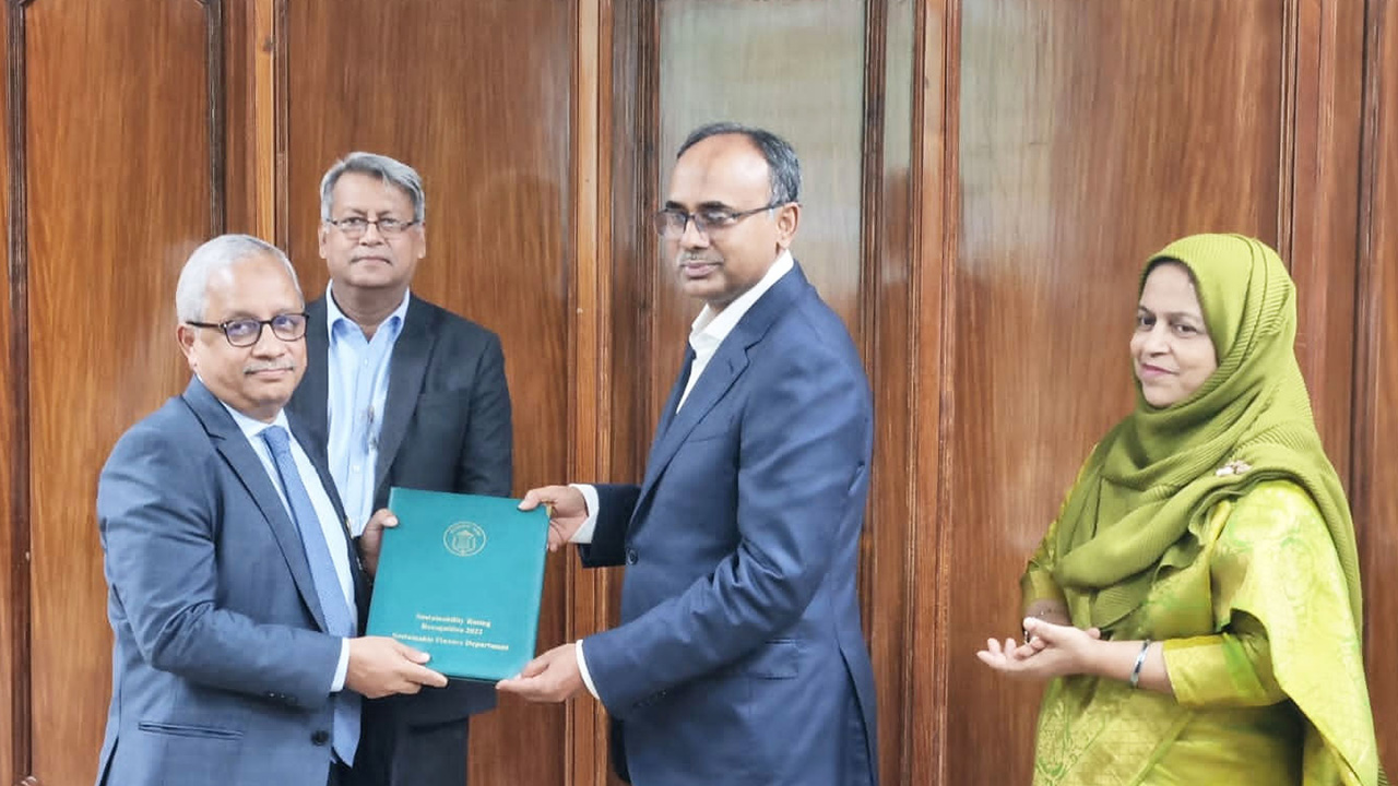 ২০২৩ সালের সাসটেইনেবল ব্যাংকের সেরাদের তালিকায় ইউনাইটেড কমার্শিয়াল ব্যাংক পিএলসি। ছবি : কালবেলা