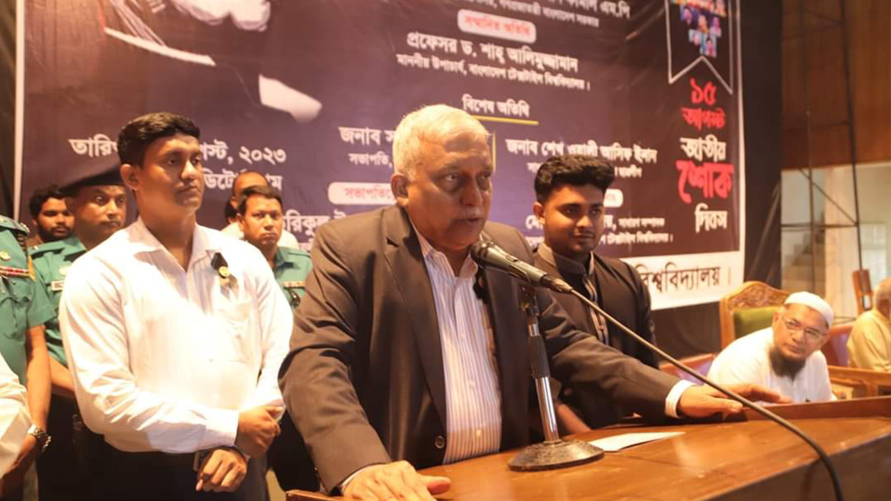 বুটেক্সে স্বরাষ্ট্রমন্ত্রী। ছবি : কালবেলা