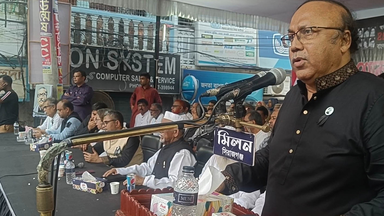 বক্তব্য রাখছেন মেয়র এইচ এম খায়রুজ্জামান লিটন। ছবি : কালবেলা