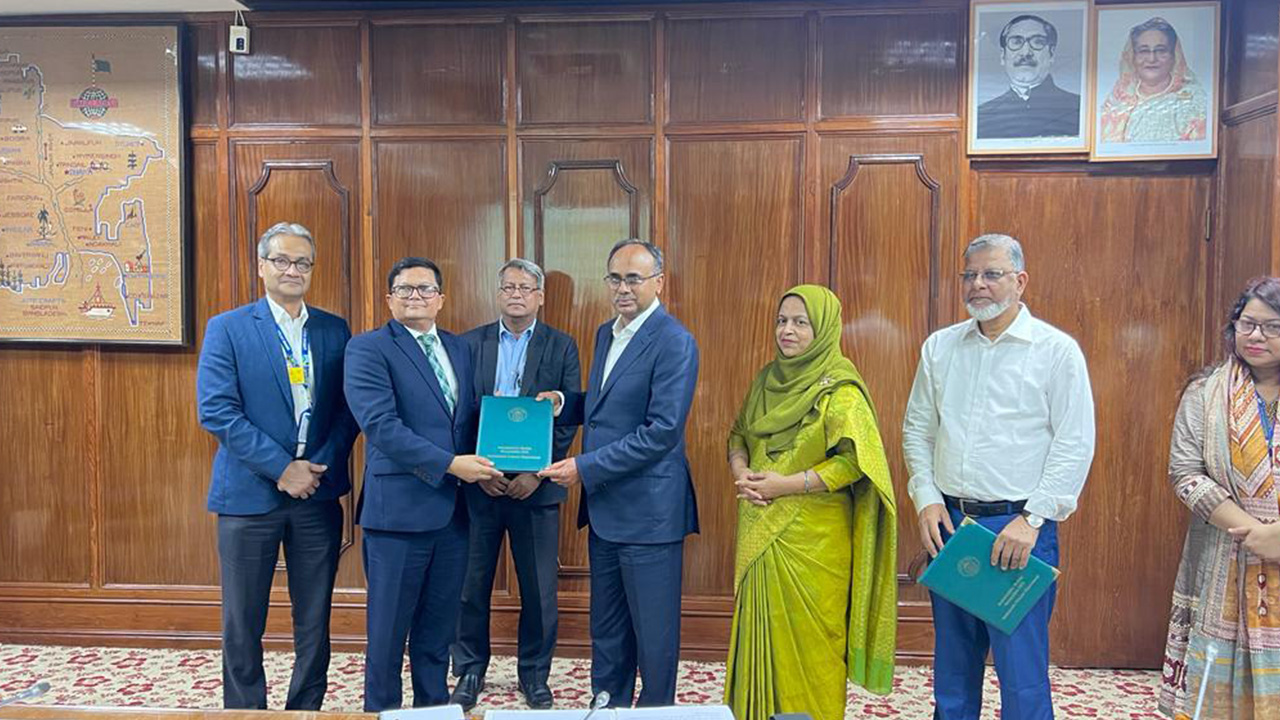 দেশের অন্যতম শীর্ষ সাসটেইনেবল ব্যাংকের স্বীকৃতি পেল ব্র্যাক ব্যাংক। ছবি : কালবেলা