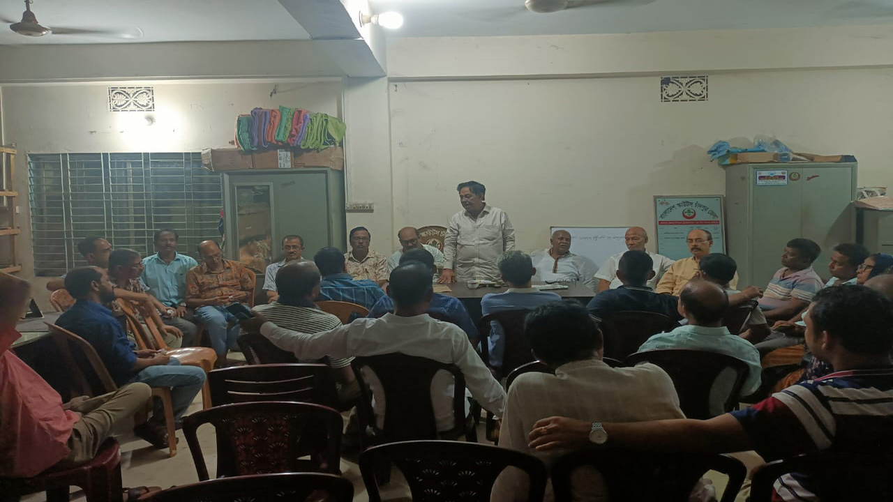 মতবিনিময় সভায় অতিথিরা। ছবি : কালবেলা