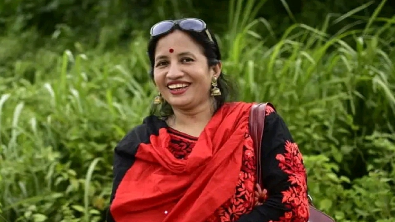 চবির জাদুঘরে কর্মচারী (ঊর্ধ্বতন সহকারী) হিসেবে নিয়োগ পেয়েছেন সহকারী প্রক্টর অরূপ বড়ুয়ার স্ত্রী অভি বড়ুয়া। ছবি : সংগৃহীত 