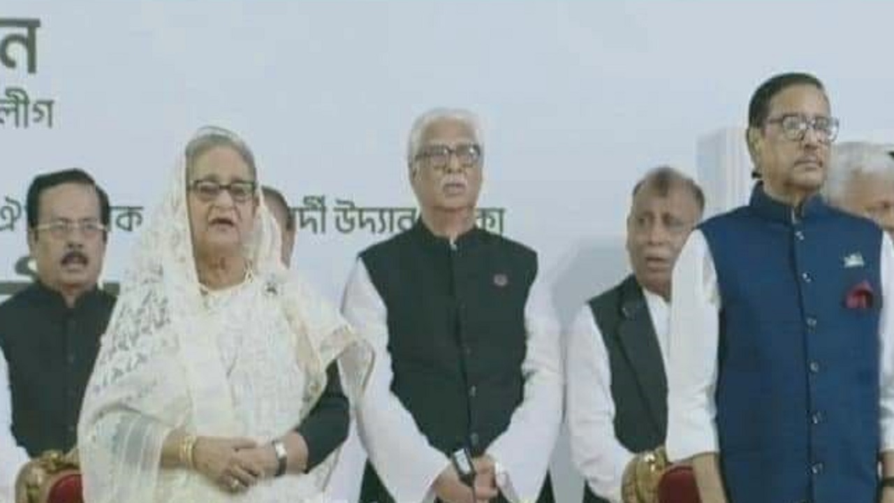 ঐতিহাসিক সোহরাওয়ার্দী উদ্যানে ছাত্রলীগের সমাবেশে প্রধামন্ত্রী শেখ হাসিনার পাশে সংসদ সদস্য সুলতান মোহাম্মদ মনসুর আহমদ। ছবি : সংগৃহীত