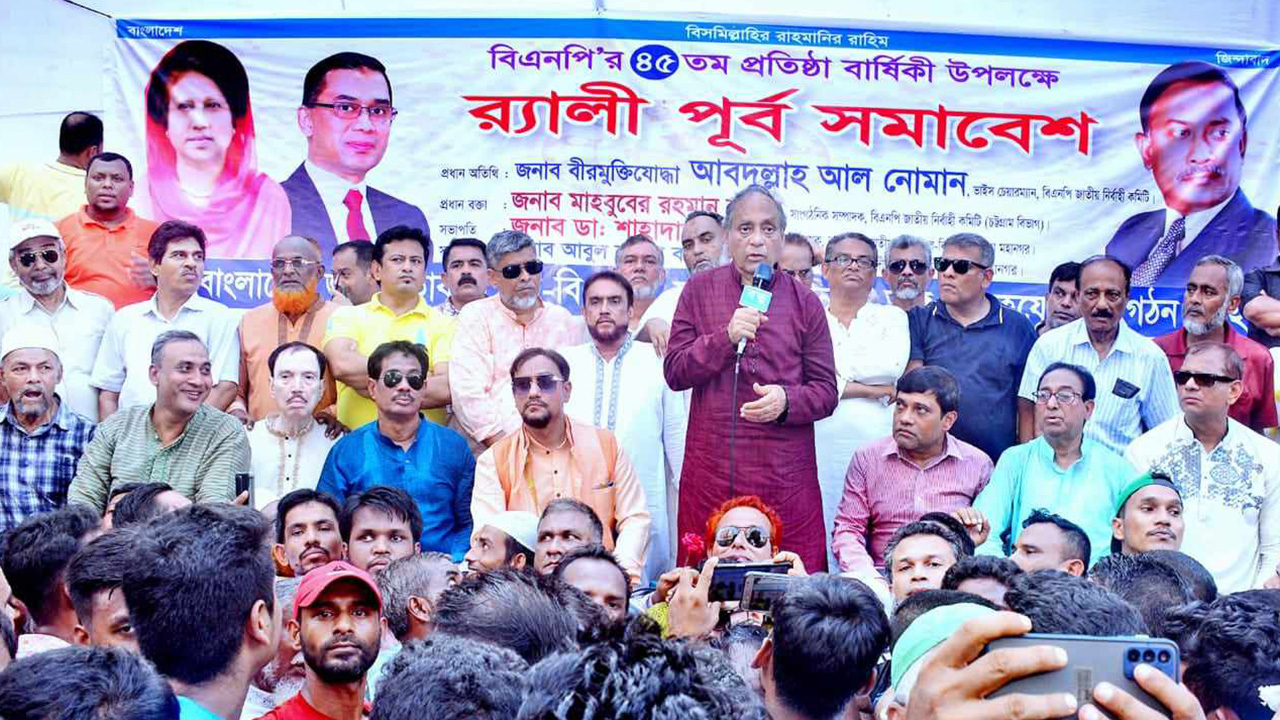 র‌্যালি পূর্ব সমাবেশে বক্তব্য রাখছেন আবদুল্লাহ আল নোমান। ছবি : কালবেলা