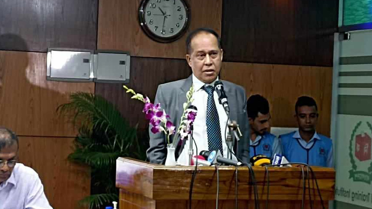 আগারগাঁওয়ের নির্বাচনী প্রশিক্ষণ ইনস্টিটিউটে দ্বাদশ জাতীয় সংসদ নির্বাচনের প্রশিক্ষকদের প্রশিক্ষণের উদ্বোধন অনুষ্ঠানে সিইসি কাজী হাবিবুল আউয়াল। ছবি : সংগৃহীত