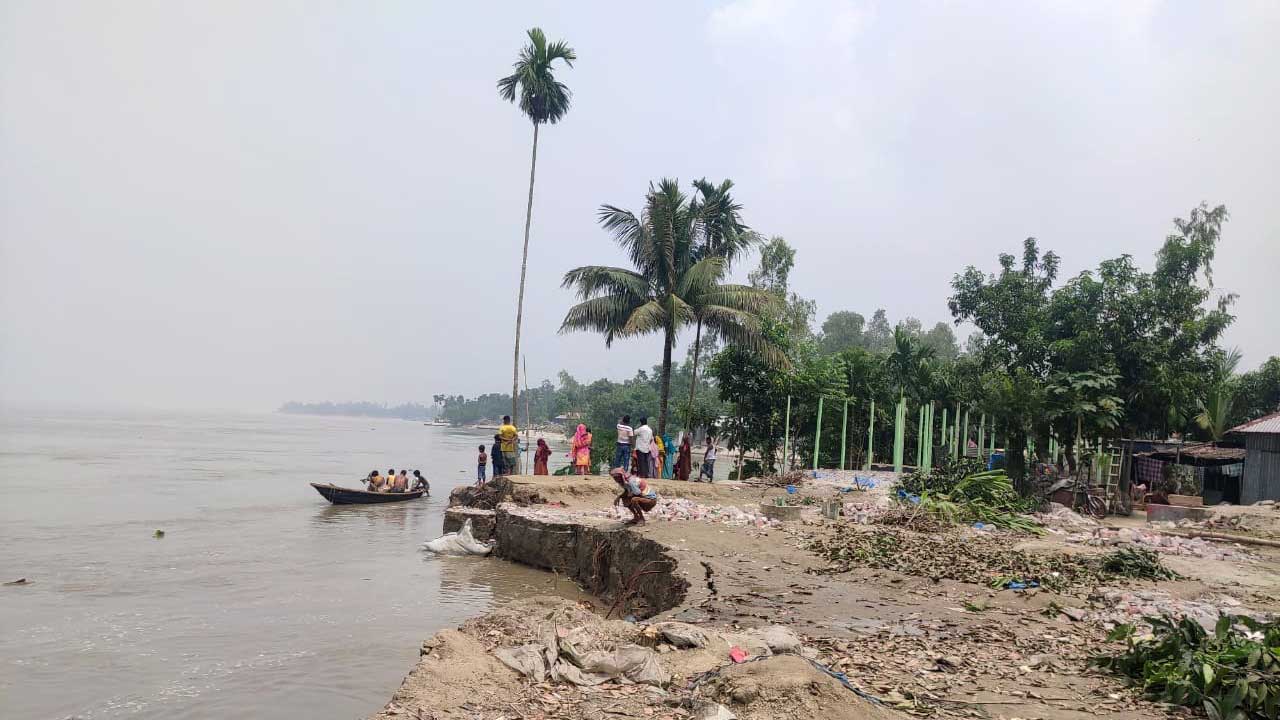 টাঙ্গাইলে বিপৎসীমার ওপরে নদীর পানি। ছবি : কালবেলা