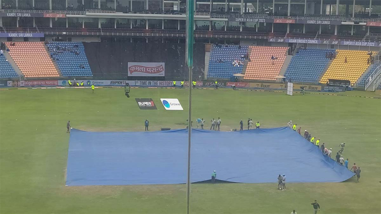 বৃষ্টিতে বন্ধ আছে ভারত-পাকিস্তানের ম্যাচ। ছবি : সংগৃহীত