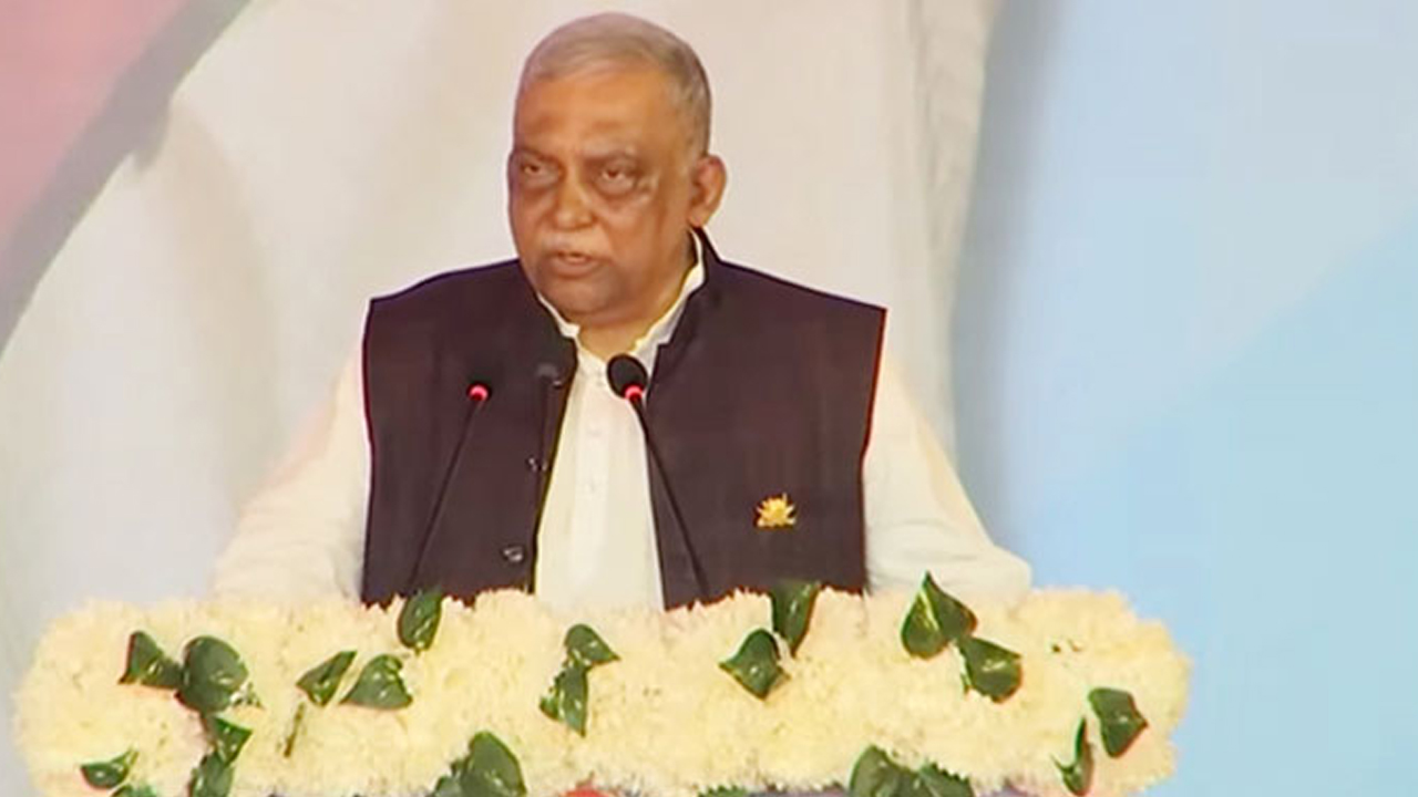 সুধী সমাবেশে স্বরাষ্ট্রমন্ত্রী আসাদুজ্জামান খান কামাল। ছবি : সংগৃহীত