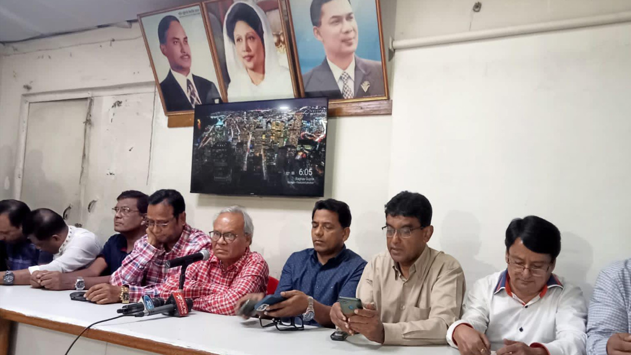 শনিবার নয়াপল্টনে দলের কেন্দ্রীয় কার্যালয়ে সংবাদ সম্মেলনে বক্তব্য রাখছেন রুহুল কবির রিজভী। ছবি : কালবেলা